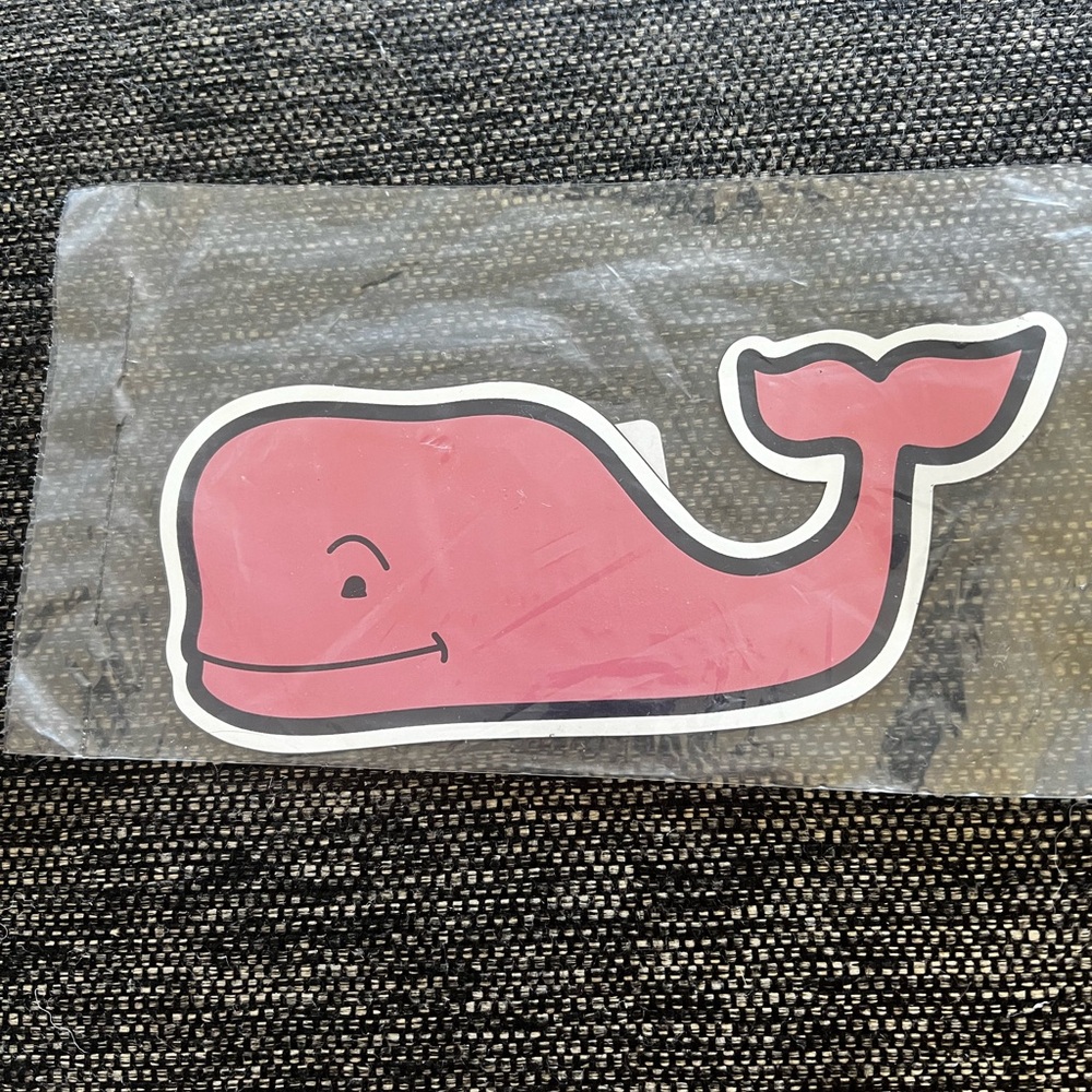 🆕 NWT Vineyard Vines Pink Whale Magnet 🐳